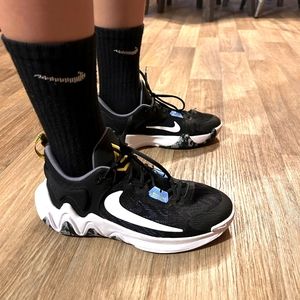 Boys basketball shoes 6.5Y